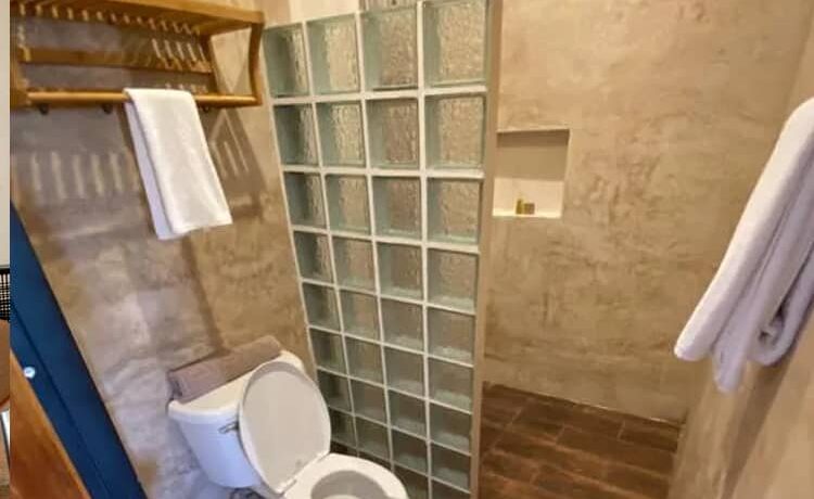 standard_room_private_bathroom