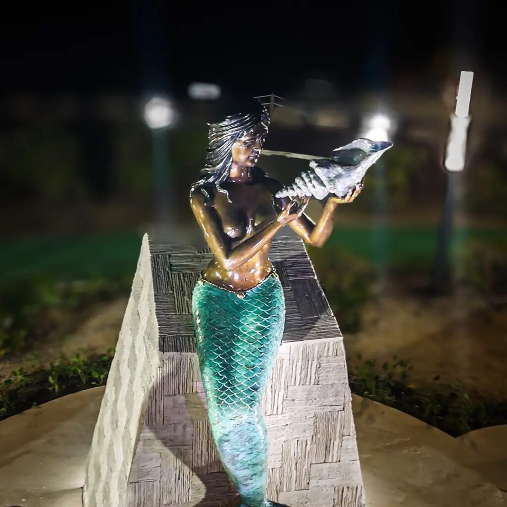 sirena isla mujeres malecon