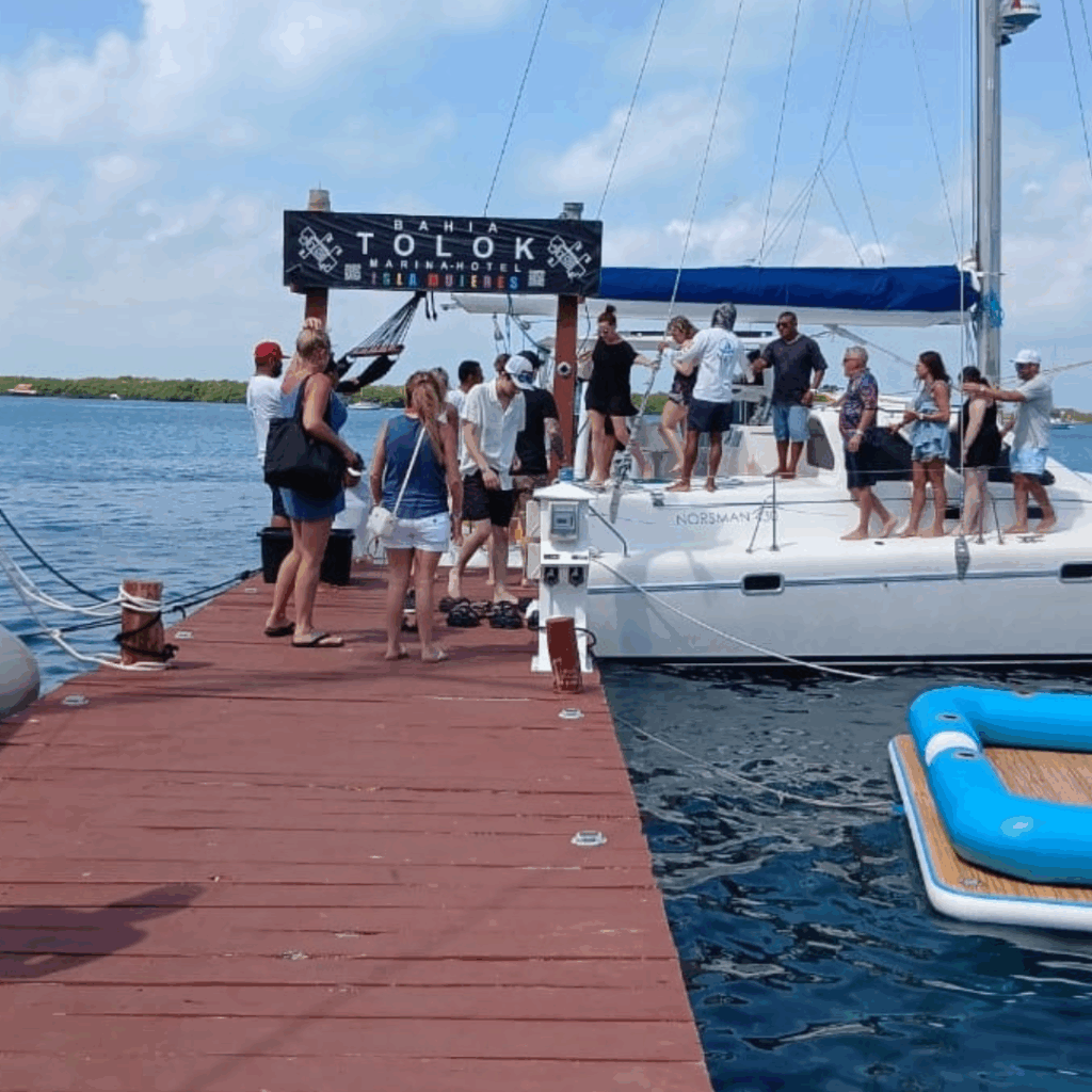 muelle en isla mujeres marina bahia tolok