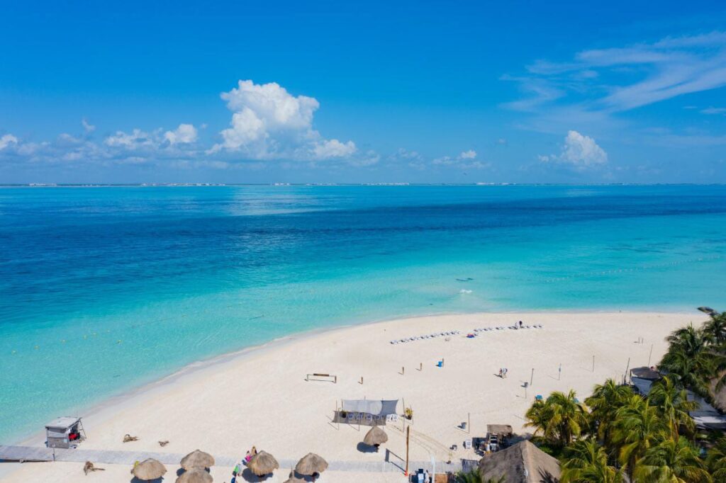 playa-norte-beach-north-isla-mujeres-snorkeling-in-north-beach