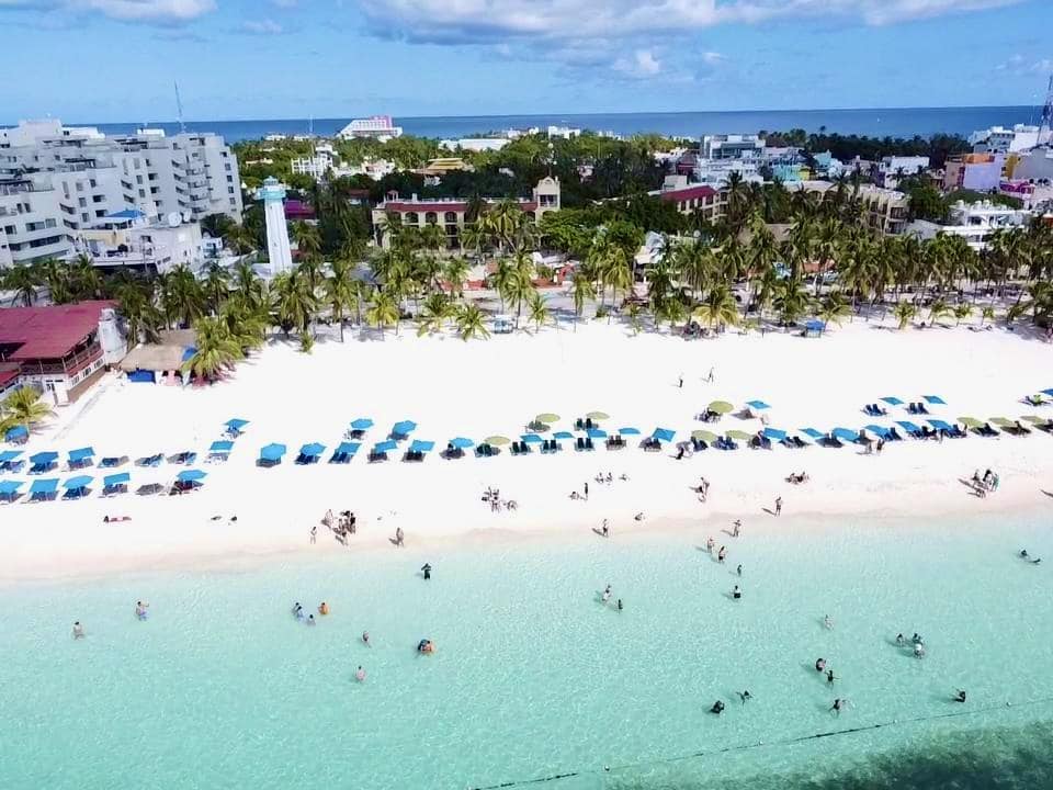 center-beach-snorkeling-in-isla-mujeres