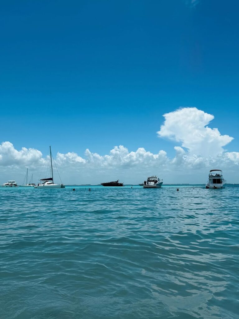 Playa-Norte-Isla-Mujeres-Mar-Arena