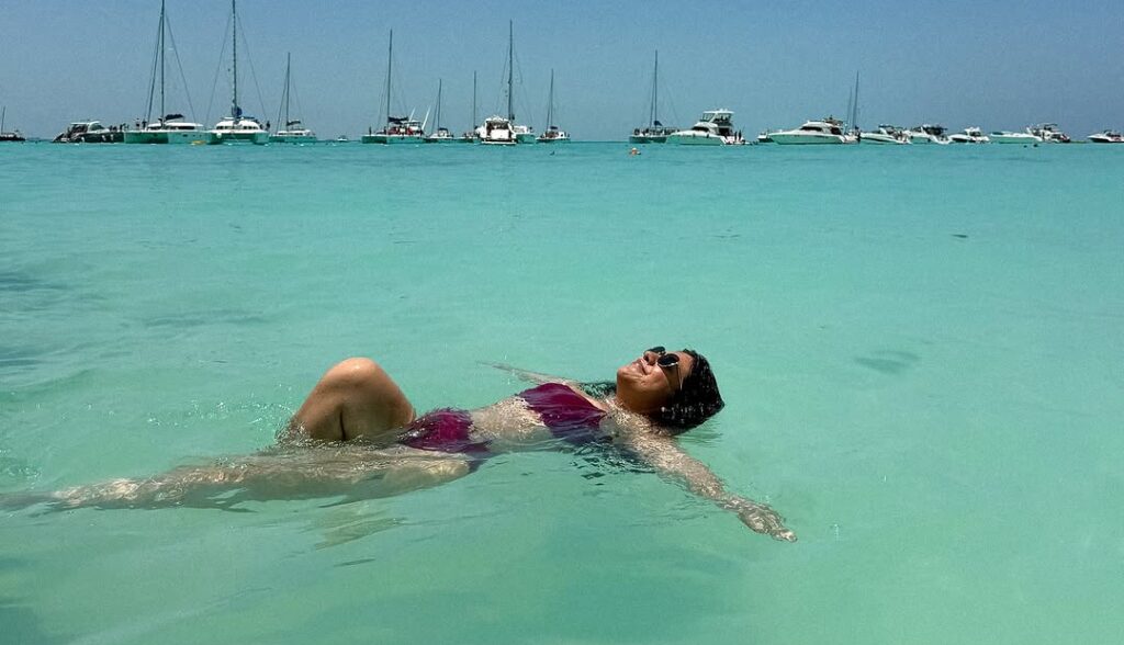 nadar-en-playa-norte-aguas-tranquilas-isla-mujeres