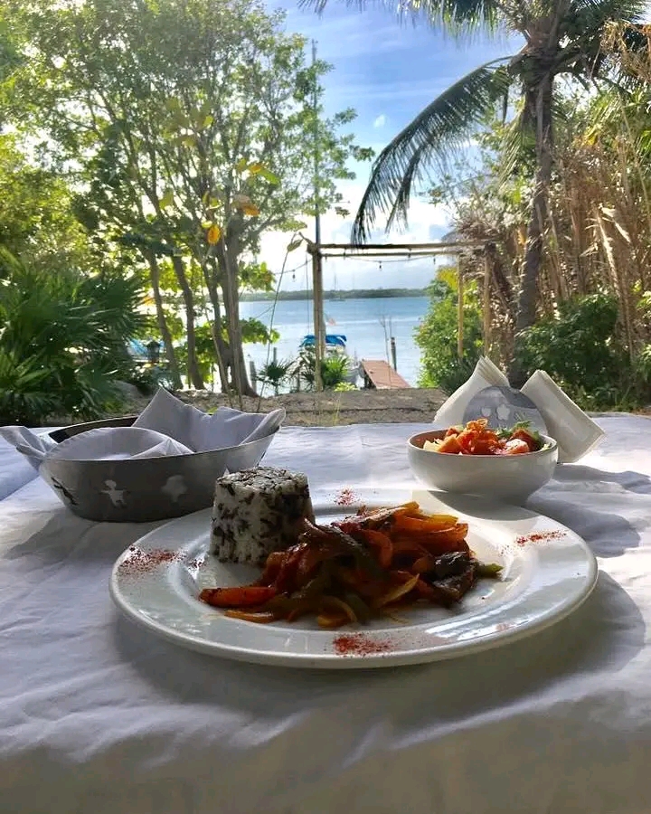  SunseT Grill  Restaurante en la bahía de isla mujeres